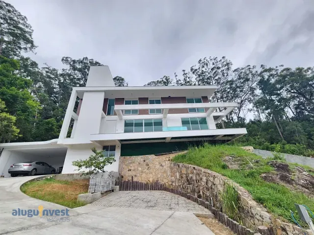 Casa com 900m² 4 quartos e 2 banheiros, à venda, no bairro João Paulo em Florianópolis