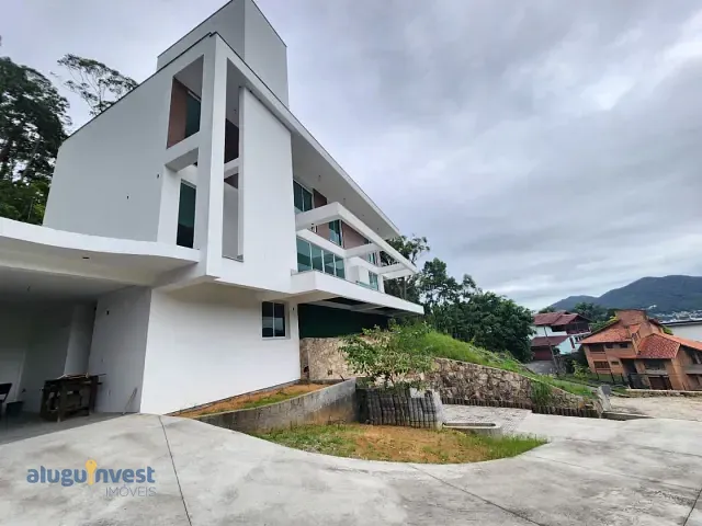 Casa com 900m² 4 quartos e 2 banheiros, à venda, no bairro João Paulo em Florianópolis