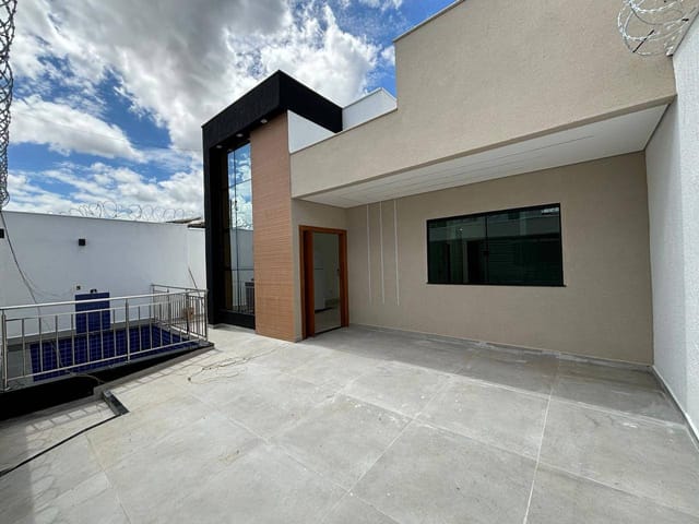 Casa 4 quartos e 3 banheiros, à venda, no bairro Bairro Parque Olímpico em Governador Valadares