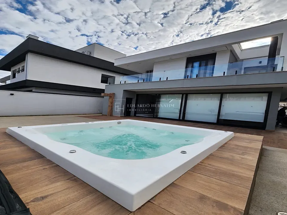 Casa, 3 quartos, 270 m² - Foto 1