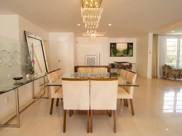 Casa 5 quartos e 8 banheiros, à venda, no bairro Jurerê Internacional em Florianópolis