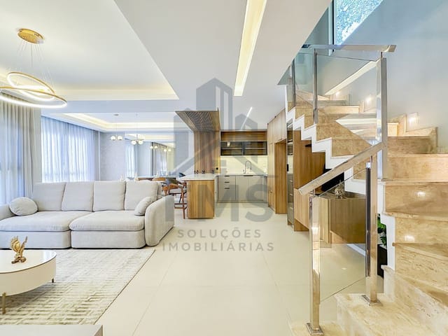 Casa com 242m² 3 quartos e 2 banheiros, à venda, no bairro Santa Felicidade em Curitiba