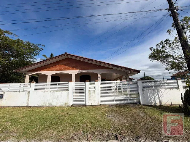 Casa 3 quartos e 1 banheiro, para alugar, no bairro Centro em Itapoá