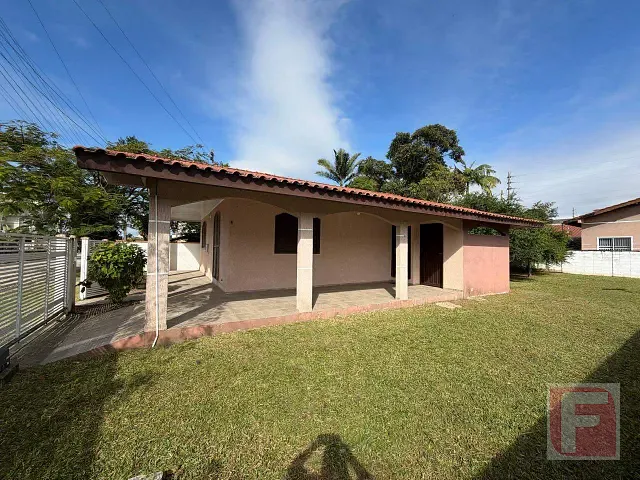 Casa 3 quartos e 1 banheiro, para alugar, no bairro Centro em Itapoá
