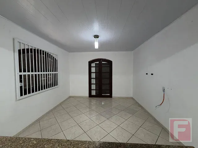 Casa 3 quartos e 1 banheiro, para alugar, no bairro Centro em Itapoá
