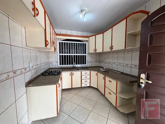 Casa 3 quartos e 1 banheiro, para alugar, no bairro Centro em Itapoá