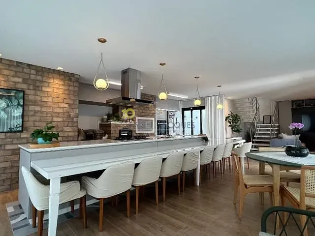 Casa com 360m² 5 quartos e 5 banheiros, à venda, no bairro Pedra Branca em Palhoça