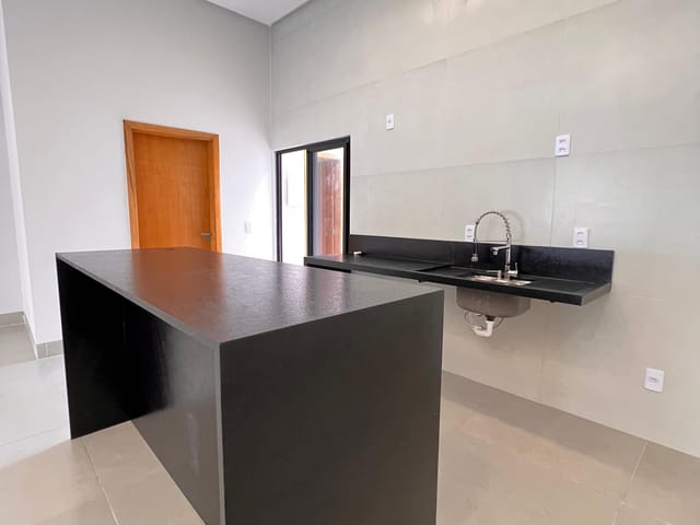 Casa com 255m² 3 quartos e 2 banheiros, à venda, no bairro Jardim Atlântico em Goiânia