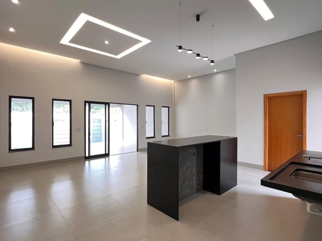 Casa com 255m² 3 quartos e 2 banheiros, à venda, no bairro Jardim Atlântico em Goiânia