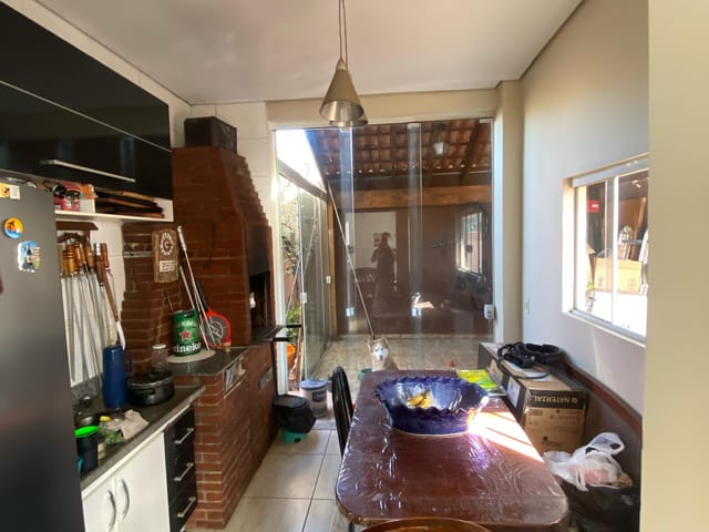 Casa 4 quartos e 2 banheiros, à venda, no bairro Esperança em Londrina