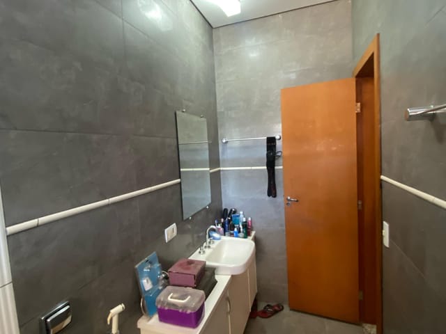 Casa 4 quartos e 2 banheiros, à venda, no bairro Esperança em Londrina