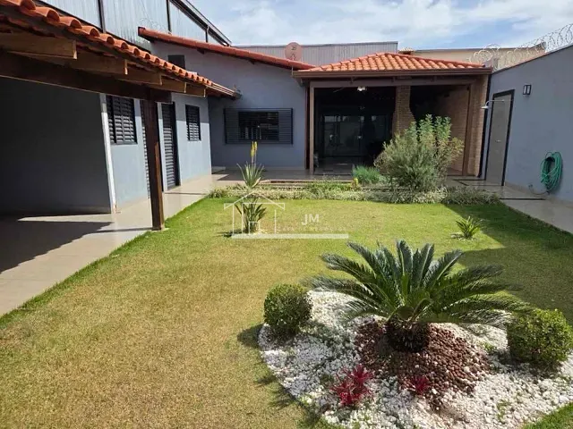 Casa 2 quartos e 2 banheiros, à venda, no bairro Umuarama em Uberlândia