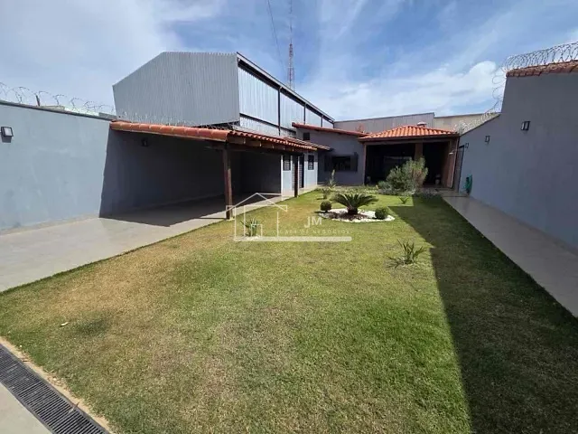 Casa 2 quartos e 2 banheiros, à venda, no bairro Umuarama em Uberlândia