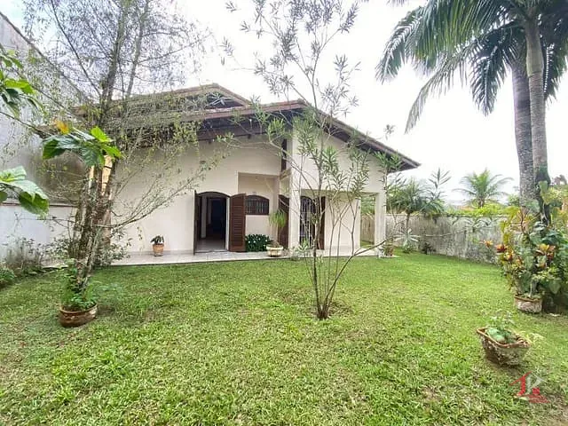 Casa 3 quartos e 4 banheiros, à venda, no bairro Cibratel II em Itanhaém
