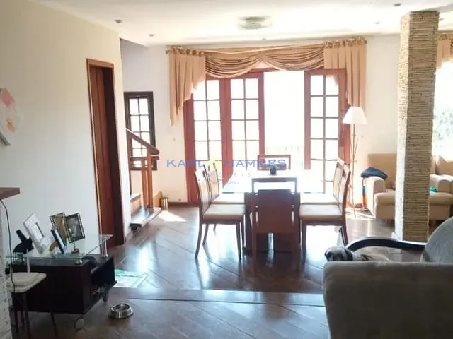 Casa 3 quartos e 4 banheiros, à venda, no bairro Mosela em Petrópolis