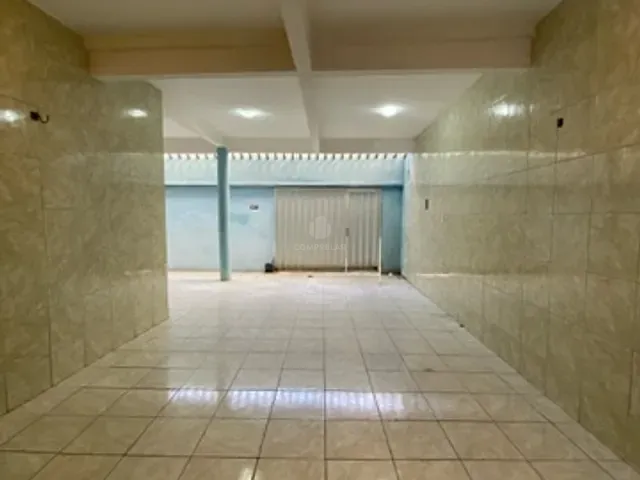 Casa com 300m² 5 quartos e 2 banheiros, para alugar, no bairro Parquelândia em Fortaleza