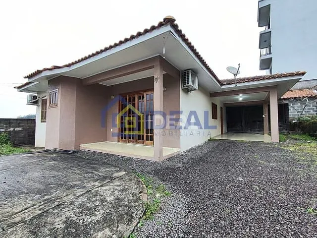 Casa 3 quartos e 3 banheiros, à venda, no bairro Guilherme Reich em Concórdia