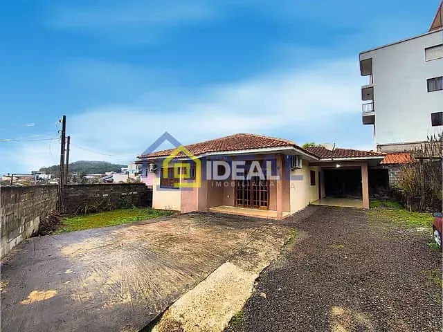 Casa 3 quartos e 3 banheiros, à venda, no bairro Guilherme Reich em Concórdia
