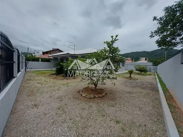 Casa com 600m² 3 quartos e 2 banheiros, à venda, no bairro São Sebastião em Palhoça