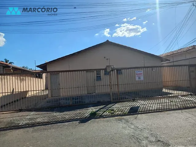Casa com 228m² 10 quartos e 10 banheiros, à venda, no bairro Vila Americano do Brasil em Goiânia