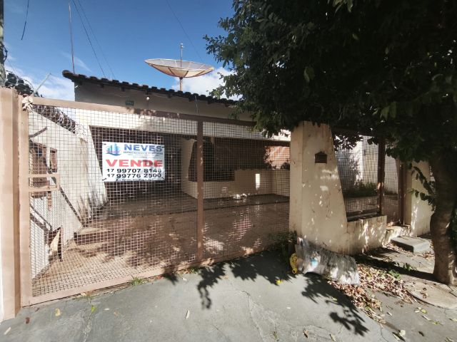 Casa 3 quartos e 3 banheiros, à venda, no bairro Parque Estoril em Fernandópolis