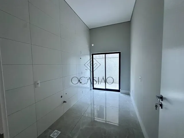 Casa 3 quartos e 3 banheiros, à venda, no bairro ITAPEMA em Itapema