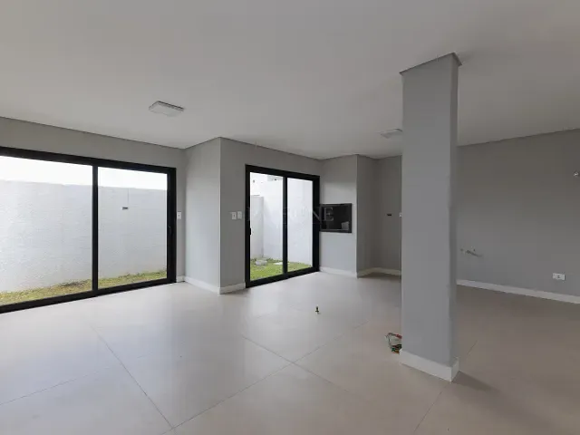 Casa 3 quartos e 5 banheiros, à venda, no bairro Santa Cândida em Curitiba