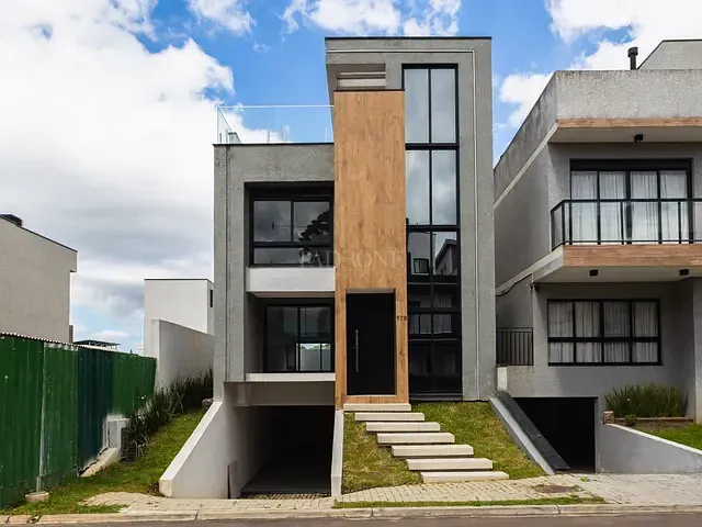 Casa 3 quartos e 5 banheiros, à venda, no bairro Santa Cândida em Curitiba