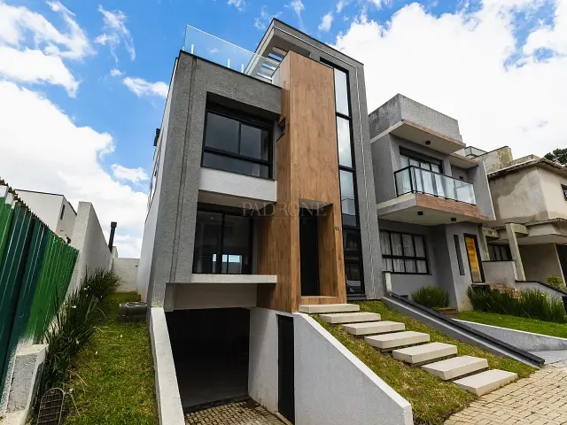 Casa 3 quartos e 5 banheiros, à venda, no bairro Santa Cândida em Curitiba
