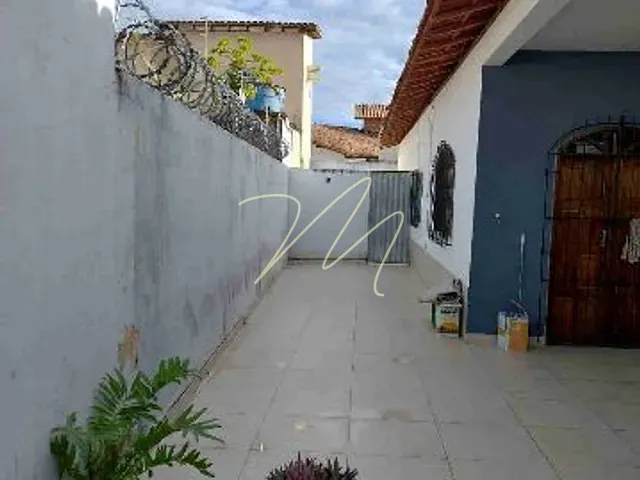 Casa com 450m² 3 quartos e 2 banheiros, à venda ou para alugar, no bairro Jardim Caraípe em Teixeira de Freitas
