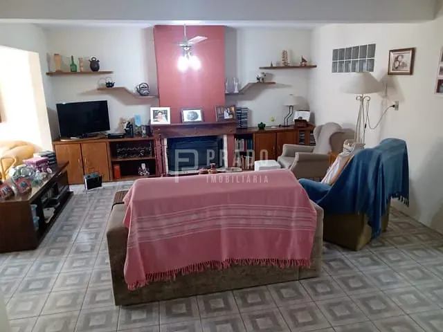 Casa com 430m² 3 quartos e 1 banheiro, à venda, no bairro Laranjal em Pelotas