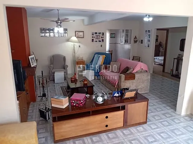 Casa com 430m² 3 quartos e 1 banheiro, à venda, no bairro Laranjal em Pelotas