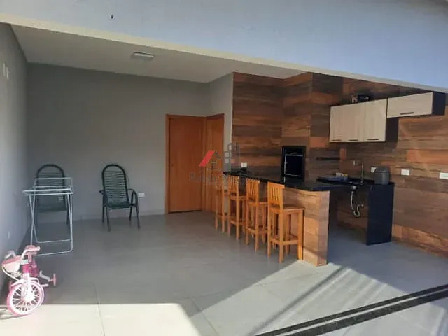 Casa com 268m² 3 quartos e 2 banheiros, à venda, no bairro Jardim Aeroporto em Arapongas