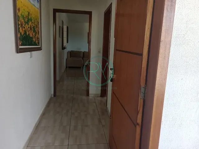 Casa com 258m² 2 quartos e 1 banheiro, à venda, no bairro Residencial Abussafe em Londrina