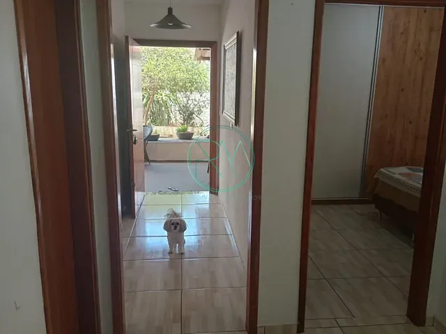 Casa com 258m² 2 quartos e 1 banheiro, à venda, no bairro Residencial Abussafe em Londrina