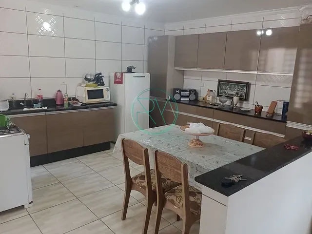 Casa com 258m² 2 quartos e 1 banheiro, à venda, no bairro Residencial Abussafe em Londrina