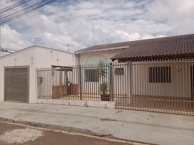 Casa com 258m² 2 quartos e 1 banheiro, à venda, no bairro Residencial Abussafe em Londrina