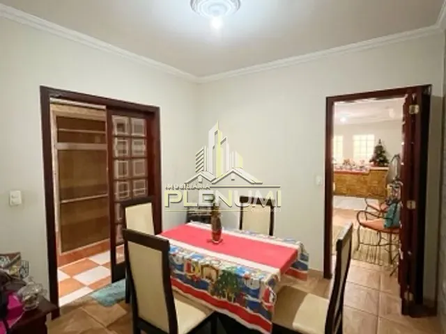 Casa com 140m² 2 quartos e 1 banheiro, à venda, no bairro Centro em Santa Gertrudes