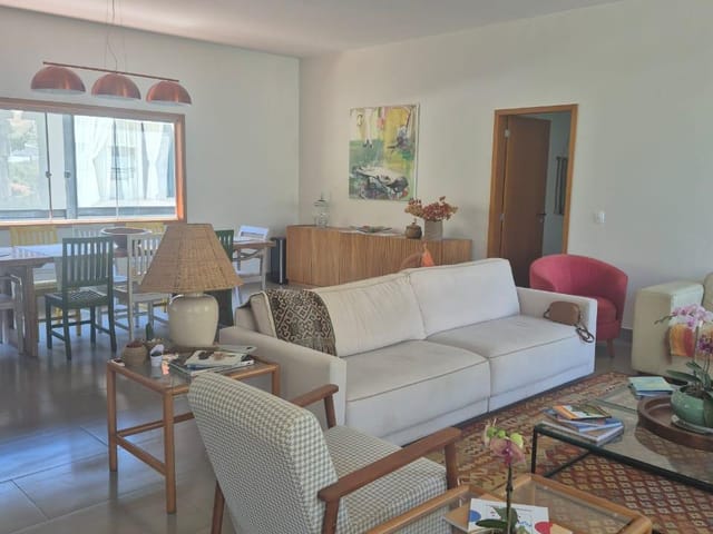 Casa com 1470m², à venda, no bairro Carangola em Petrópolis