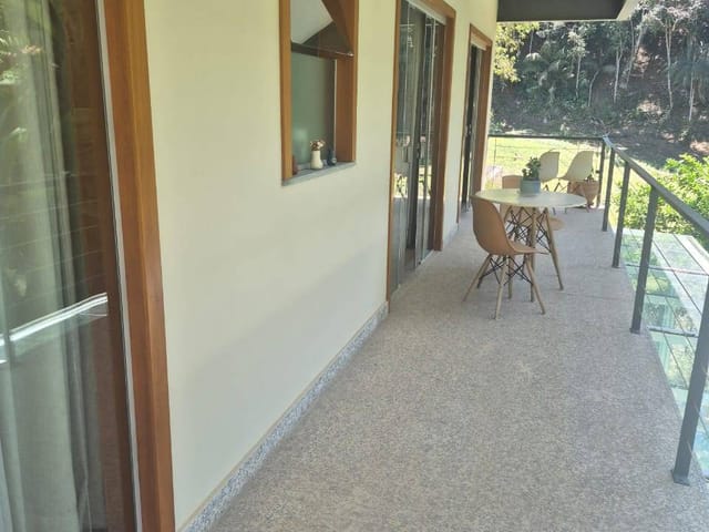 Casa com 1470m², à venda, no bairro Carangola em Petrópolis
