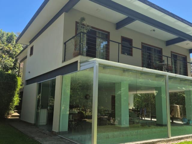 Casa com 1470m², à venda, no bairro Carangola em Petrópolis