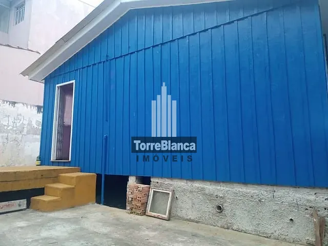 Casa com 528m² 2 quartos e 1 banheiro, à venda, no bairro Uvaranas em Ponta Grossa