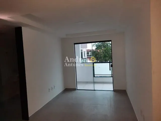 Casa 2 quartos e 1 banheiro, à venda, no bairro Palmeiras em Cabo Frio