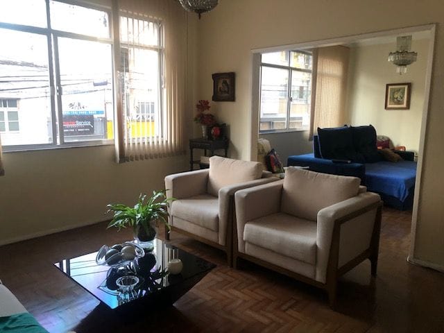 Casa 4 quartos e 3 banheiros, à venda, no bairro São Mateus em Juiz de Fora