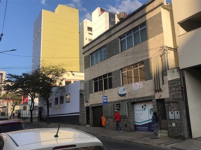 Casa 4 quartos e 3 banheiros, à venda, no bairro São Mateus em Juiz de Fora