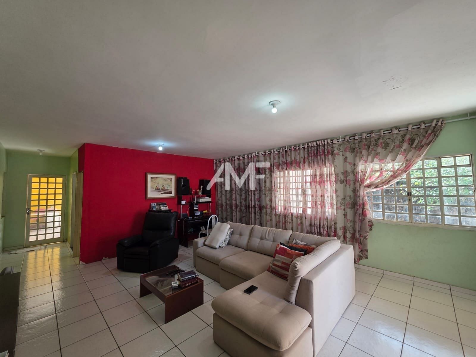 Casa à venda com 3 quartos, 250m² - Foto 3