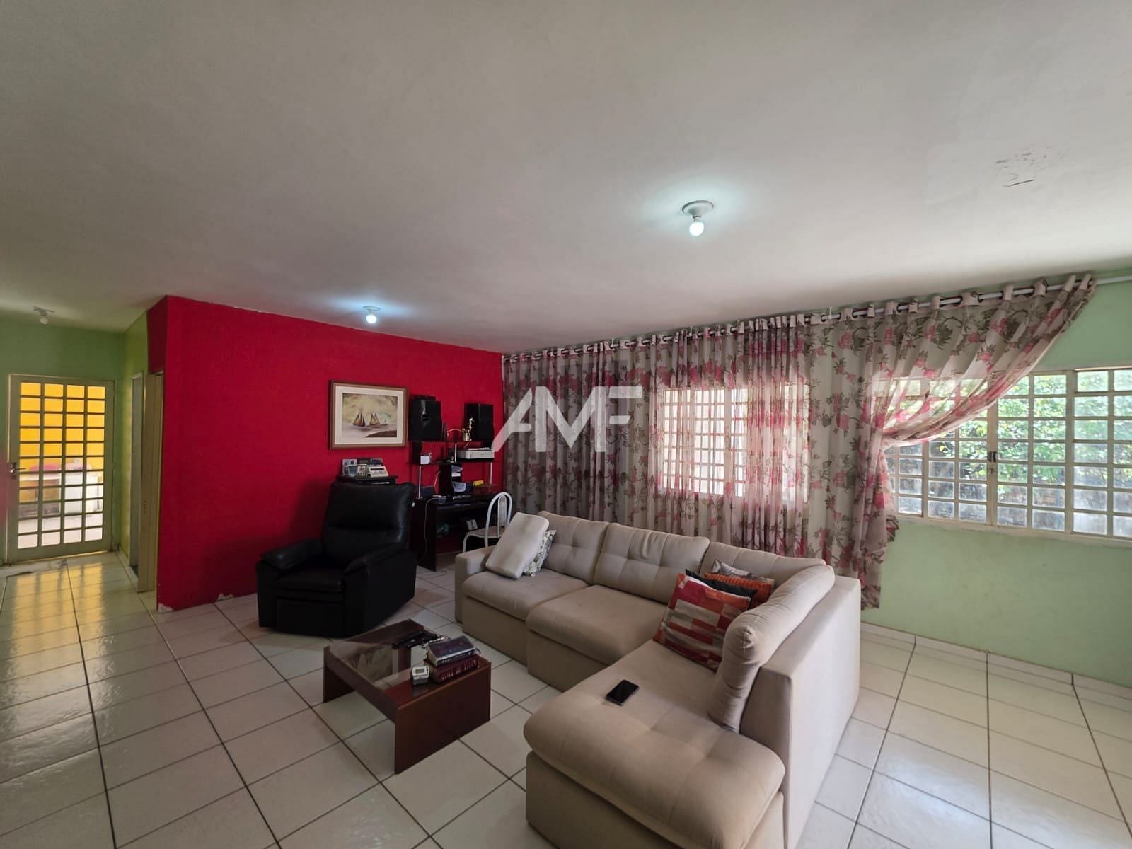 Casa à venda com 3 quartos, 250m² - Foto 7