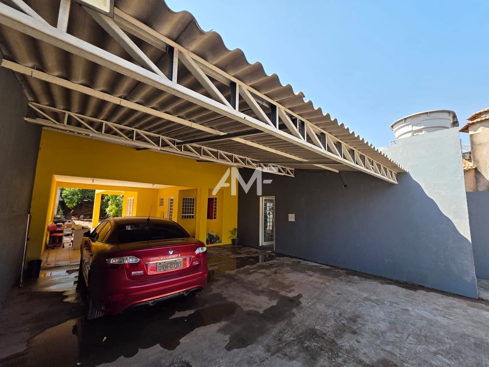 Casa à venda com 3 quartos, 250m² - Foto 1