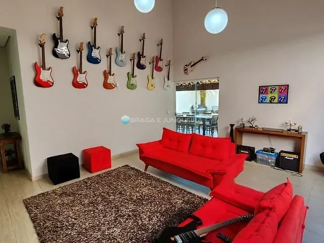 Casa com 560m² 3 quartos e 3 banheiros, à venda, no bairro Centro em Mirassol