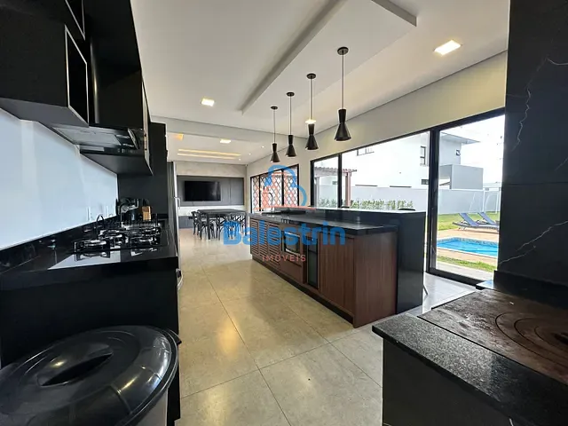 Casa à venda, no bairro Jardim das Hortências em Fraiburgo